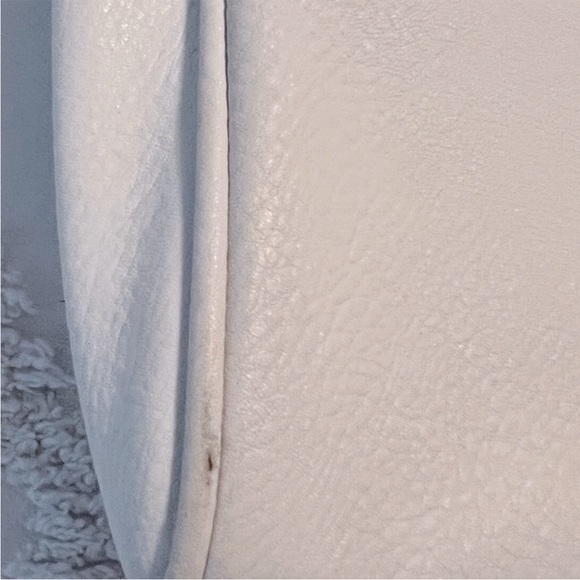 🤍 Womens White Large Tote/Hand Bag Pocketbook - Cut Out design 🛍️ - Picture 4 of 4